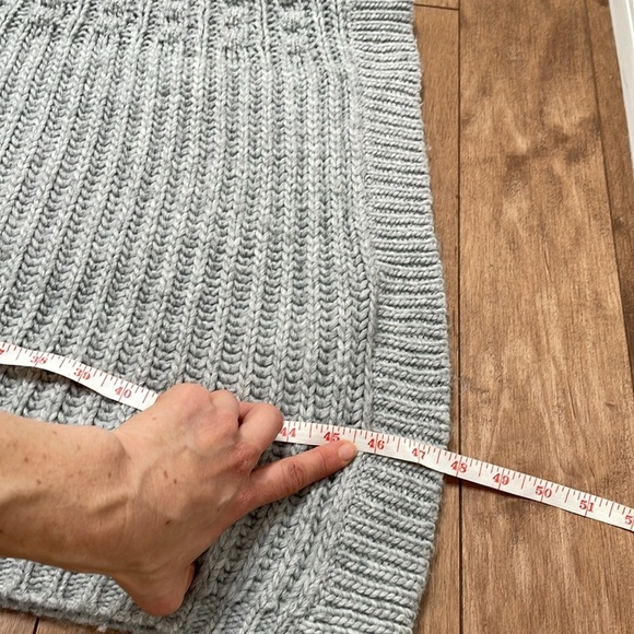 Club Monaco Janeen Gray Thick Knitted Poncho Sweater M L Alpaca Merino Wool - Picture 9 of 11